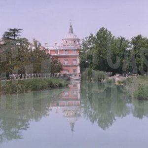 Río Tajo y torre norte del Palacio Real desde el Puente de Barcas en Aranjuez