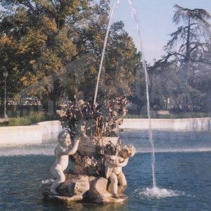 Canastillo con la alegoría de la primavera y el otoño en la Fuente de Ceres, en el Jardín del Parterre en Aranjuez