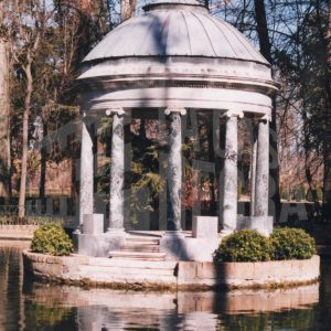 Templete Clásico del Estanque Chinesco en el Jardín del Príncipe en Aranjuez