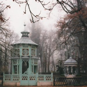 Templete Clásico y Pabellón Chinesco en el Estanque Chinesco en el Jardín del Príncipe en Aranjuez