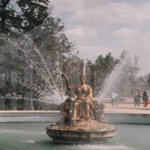 Detalle de la Fuente de Ceres, con la Fuente de Hércules y Anteo al fondo, en el Jardín del Parterre en Aranjuez