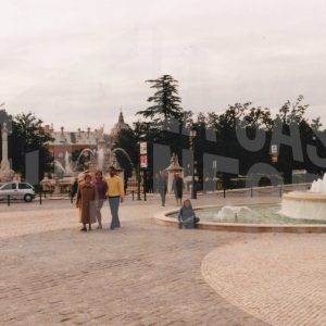 Vista posterior de la Fuente de Rusiñol con la Fuente de Hércules y Anteo y el Palacio Real al fondo, en Aranjuez