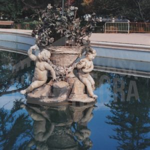 Canastillo de flores de la Fuente de Ceres con la alegoría de la primavera y el otoño en el Jardín del Parterre en Aranjuez