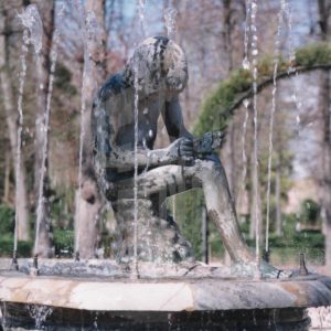 Fuente del Niño de la Espina en el Jardín de la Isla en Aranjuez