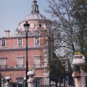 Torre norte del Palacio Real de Aranjuez desde la presa