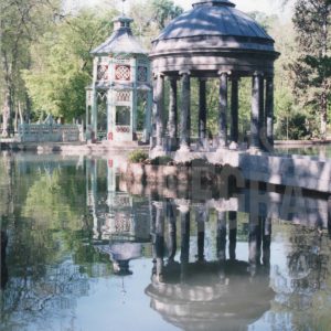 Templete Clásico y Pabellón Chinesco en el Estanque Chinesco en el Jardín del Príncipe en Aranjuez