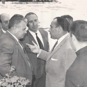 Acto oficial del alcalde de Aranjuez Manuel García Moreno con autoridades y cura