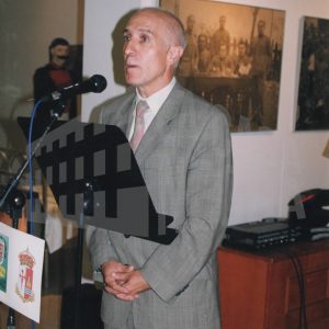 El Alcalde de Aranjuez, Jesús Dionisio, en la exposición itinerante de la Guardia Civil en Aranjuez