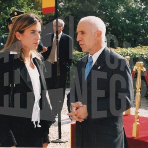 El Alcalde de Aranjuez, Jesús Dionisio, con una jueza en la Fiesta de la patrona de la Guardia Civil en la Academia de Aranjuez