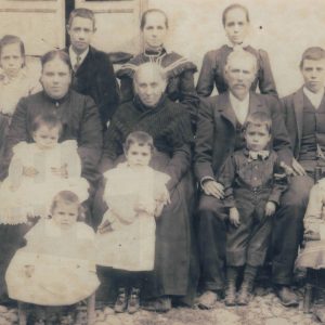 Fotografía familiar de varias generaciones