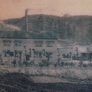 Fabrica de Yeso en las laderas de los cerros, al fonde se ve la casita Blanca