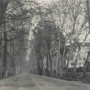 Calle de la Reina, Hotel Pastor y a la izquierda el Jardín del Príncipe