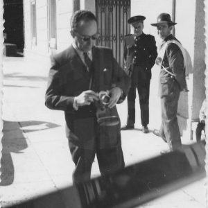 Fotógrafo esperando la llegada de autoridades a la Casa del Labrador en Aranjuez