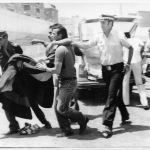 Cruz Roja y Policía Municipal de Aranjuez asisten a un herido en el Campo Municipal de Deportes