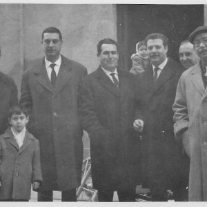 Grupo de personas en la celebración del XXV aniversario del Colegio Loyola en Aranjuez