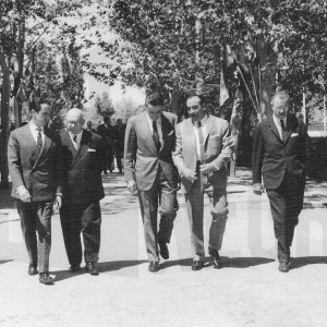 Visita del Ministro de Industria, Gregorio López-Bravo, a la factoría de MAFE (Manufacturas Fotográficas Españolas) en Aranjuez