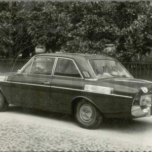 Coche alemán junto al Jardín del Parterre de Aranjuez