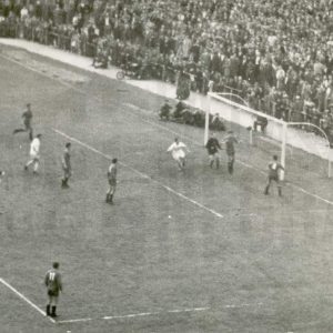 Partido de fútbol en el Estadio Santiago Bernabéu