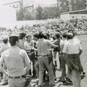 Disturbios con presencia policial en el Campo de Fútbol de Aranjuez en un partido de fútbol del Aranjuez contra el Ensidesa tras una agresión al árbitro por parte de algunas personas del público