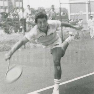 El tenista Pepo Clavet jugando un partido en Aranjuez