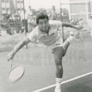 El tenista Pepo Clavet jugando un partido en Aranjuez