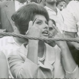Sofía Loren en la grada de la Plaza de Toros de Aranjuez