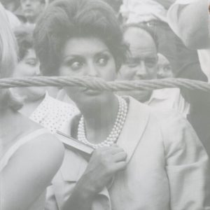 Sofía Loren en la grada de la Plaza de Toros de Aranjuez