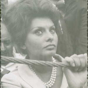 Sofía Loren en la grada de la Plaza de Toros de Aranjuez