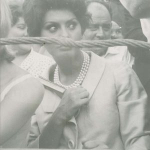 Sofía Loren en la grada de la Plaza de Toros de Aranjuez