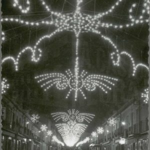 Iluminación callejera festiva en Aranjuez