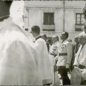 El Alcalde de Aranjuez, Manuel García Moreno, junto a otras autoridades y sacerdotes en una procesión