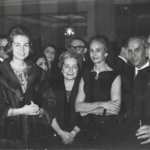 La princesa Sofía, en visita oficial a Aranjuez, con otras personas