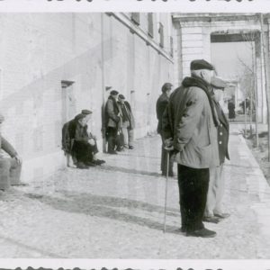 Varias personas en la Calle San Antonio en Aranjuez