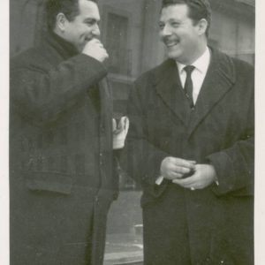 Juan Martín, profesor de dibujo, y José Torres charlando durante las celebraciones del 25 aniversario del Colegio Loyola de Aranjuez