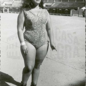 Mujer forzuda en la Plaza de Toros de Aranjuez