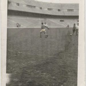 Entrenamiento de fútbol en estadio sin público