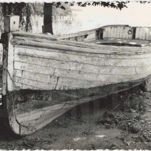 Barca junto a río en Aranjuez