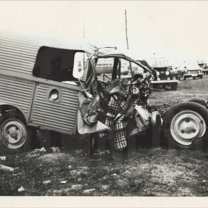 Citroën Dyane 6 Furgoneta accidentado con fallecidos en su interior cubiertos por mantas