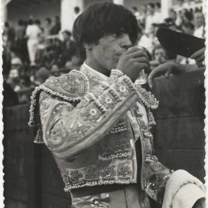 Blas Romero «El Platanito» bebiendo un vaso de agua en la Plaza de Toros de Aranjuez