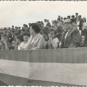 Grupo de espectadores en un evento deportivo en Aranjuez