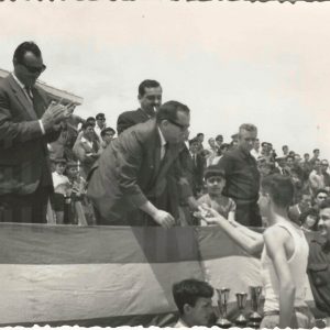 Entrega de trofeos en un evento deportivo en Aranjuez