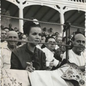 Paquita Rico en el tendido de la Plaza de Toros de Aranjuez.