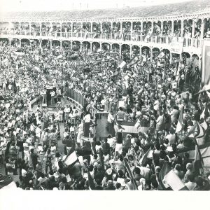 Mitin de Blas Piñar en la Plaza de Toros de Aranjuez, convocado por Fuerza Nueva