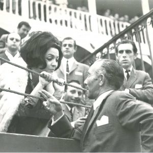 Sara Montiel en una corrida en la Plaza de Toros de Aranjuez