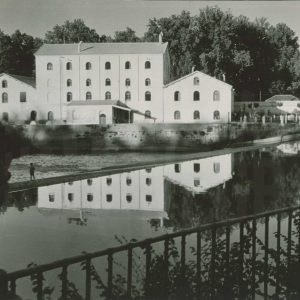 La Fábrica de Harinas desde el Jardín del Parterre de Aranjuez