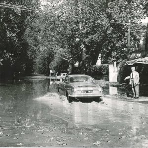Inundación por una tormenta en la Calle de la Reina y la Plaza de Santiago Rusiñol en Aranjuez