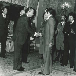 El Alcalde de Aranjuez, Antonio Clavet, saluda al Presidente de Portugal, Antonio Ramalho Eanes, a su llegada a Aranjuez en visita oficial.