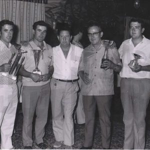 Félix Casales con cuatro personas premiadas en un Concurso de albañilería celebrado en Aranjuez