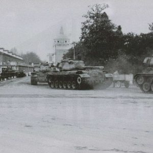 Regimiento de Dragones de Almansa nº 5 girando por la Avenida de Palacio en Aranjuez