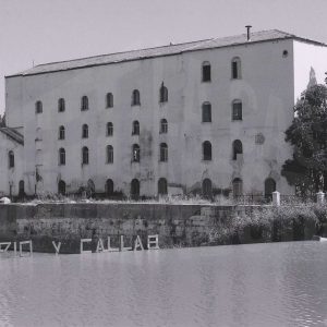 Letrero de protesta por el estado del Río Tajo en Aranjuez frente a la Fábrica de Harinas